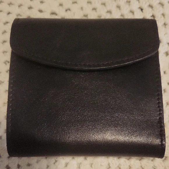 Patricia Nash Black Leather Key & Card Holder with Decorative Detail - Picture 2 of 6